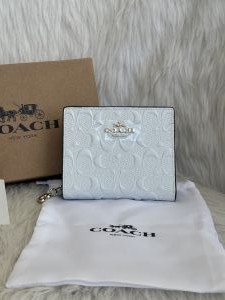Coach_Snap_Wallet_White_Edition_Coded_With_OriginalBox_DustCover_Tags