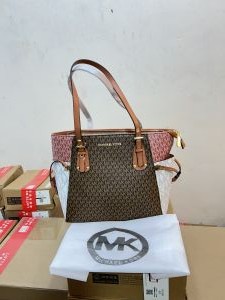 Michael_Kors Womens Voyager EastWest Tote 357