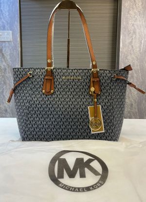 Michael_kors_voyager jet set print tote bag with dust bag 5443