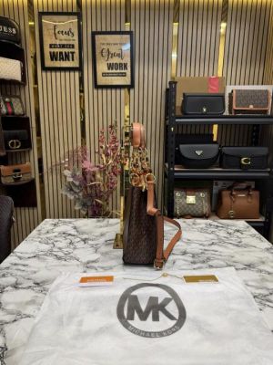 Michael_Kors Cynthia Signature Satchel Bag With Dust Bag (Brown)