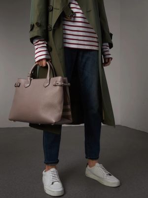 Burberry_banner hand bag premium quality with dust cover