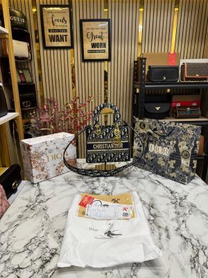 Dior_Lady_Oblique_With_Box_Dustbag_And_CarryBag_(Blue)