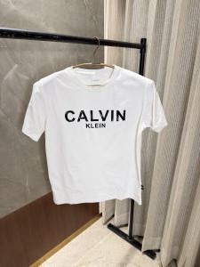 SALE CALVIN KLEI N WHITE ROUND NECK TSHIRT