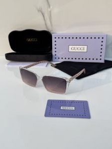 Gucci_2892_water_pink