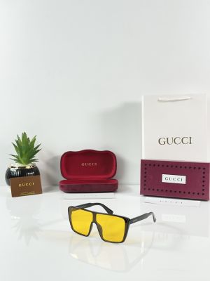 Gucci_7110_Black_Yellow